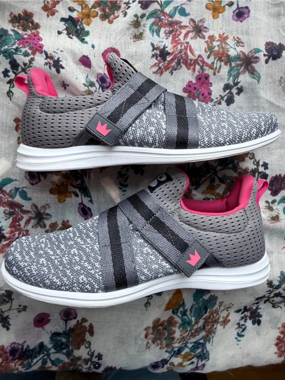 Brunswick Versa Women’s Bowling Shoes Gray Pink Size 8.5